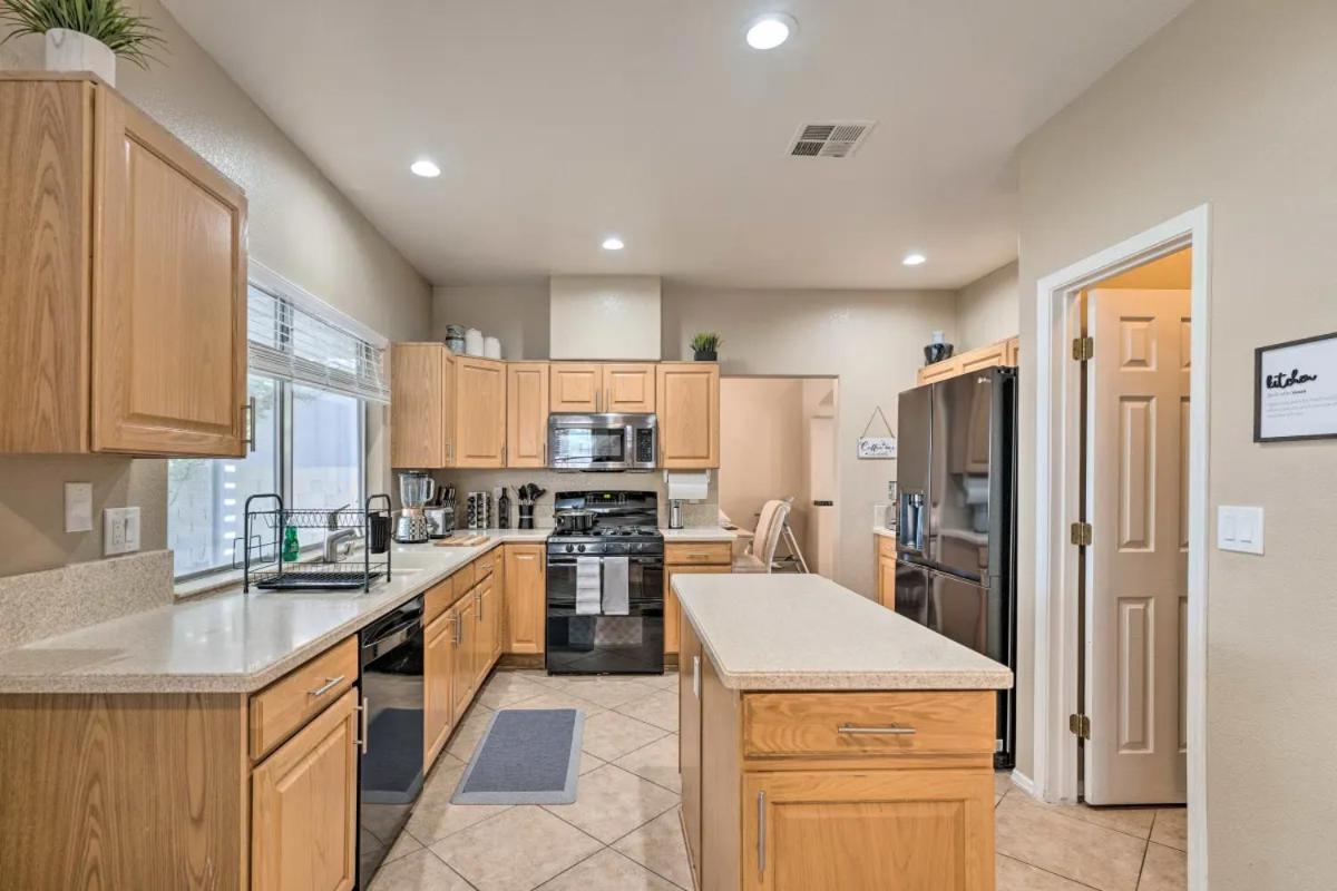 Villa A Beautiful House With Hot Tub, Grill & Games! Las Vegas Exterior foto