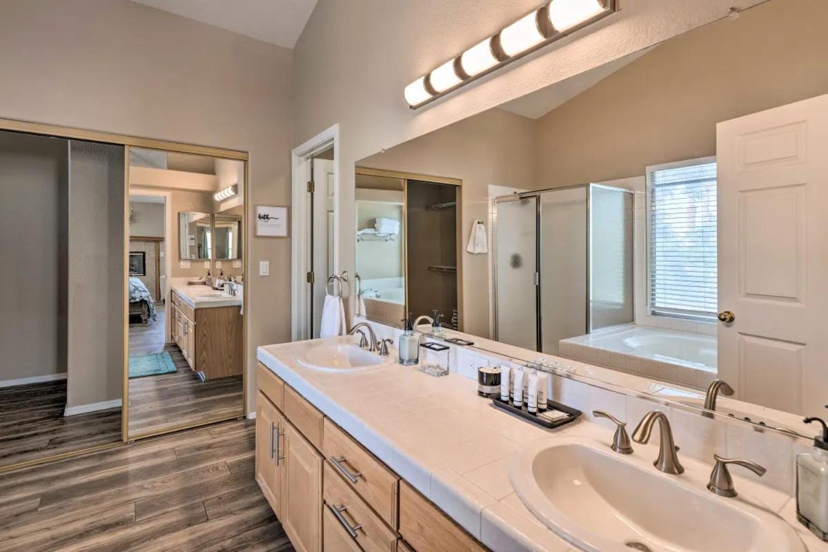 Villa A Beautiful House With Hot Tub, Grill & Games! Las Vegas Exterior foto