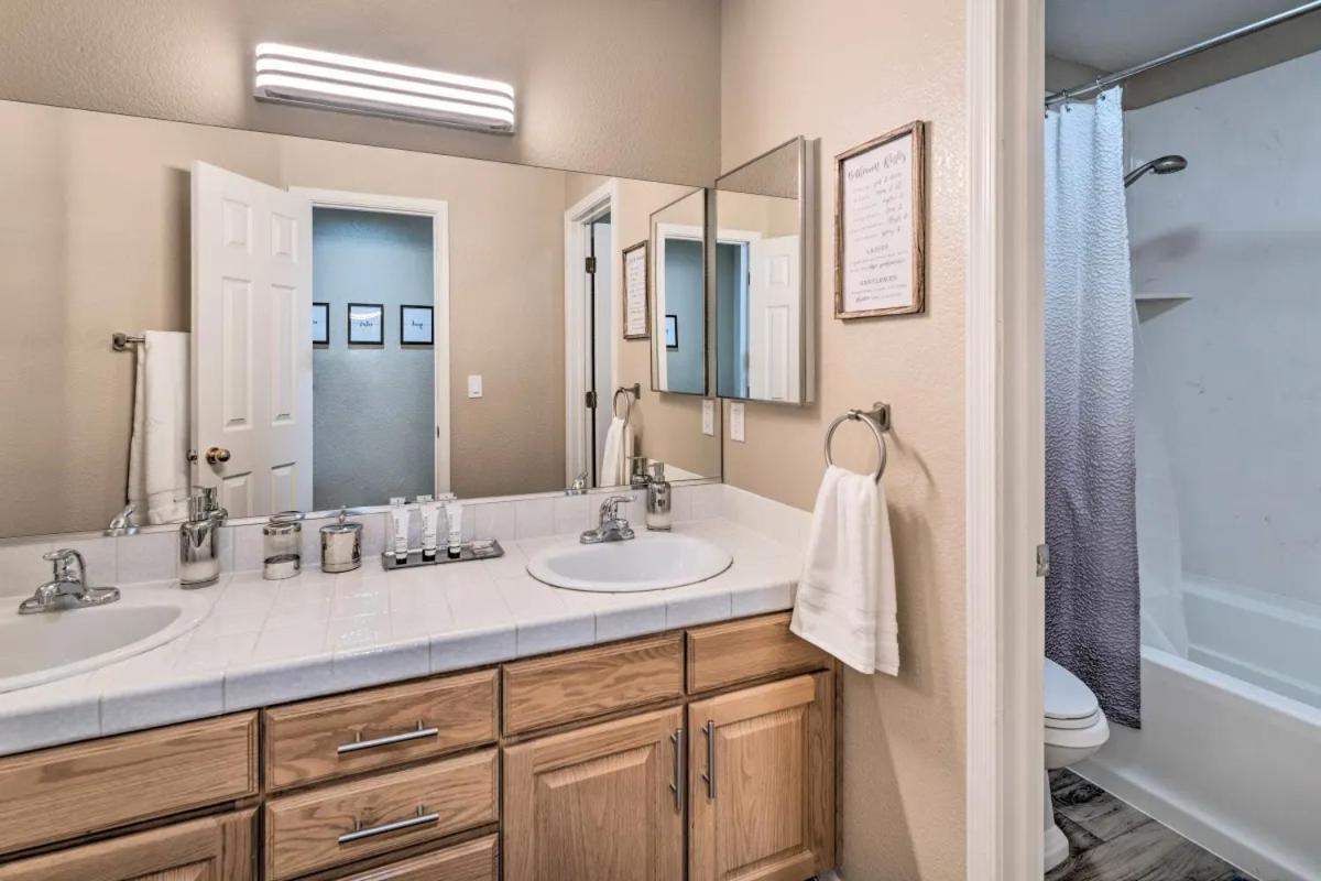 Villa A Beautiful House With Hot Tub, Grill & Games! Las Vegas Exterior foto