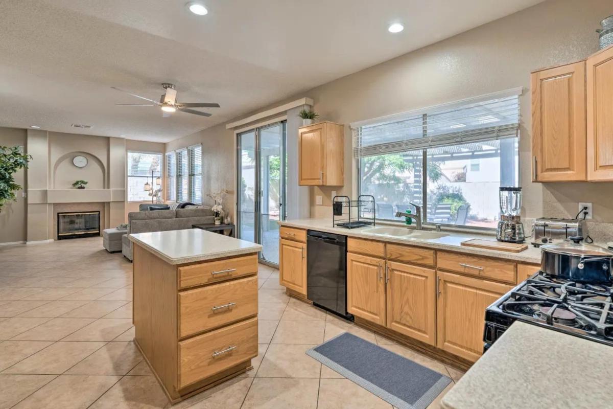 Villa A Beautiful House With Hot Tub, Grill & Games! Las Vegas Exterior foto