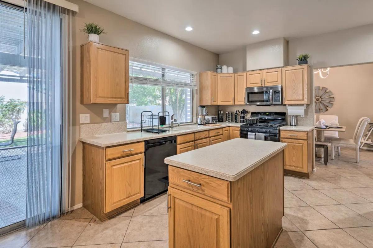 Villa A Beautiful House With Hot Tub, Grill & Games! Las Vegas Exterior foto